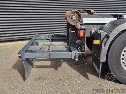 Volvo FM 420 8x2 / HIAB HOOKLIFT + 30 t/m CRANE - KRAN