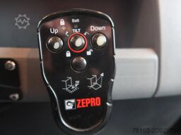 Renault D240 Bak met deuren + Klep 2.000 kg. Automaat. ...