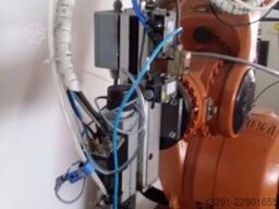 KUKA Bolzenschweißroboter für Gewinde M5