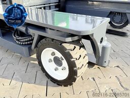 Combilift C3000 GAS TRIPLEX 5600 FREE LIFT