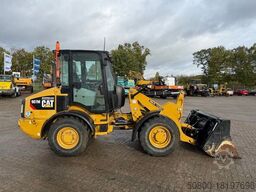 CATERPILLAR 907 M 4x4, 4+1 Schaufel, Palettengabel, S.W.S