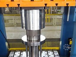 Emanuel 500 Tonnen Doppelständerpresse