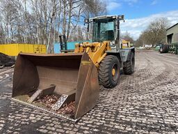 Liebherr L 522 with High-Tipping Bucket