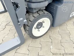 COMBILIFT CBE2500 TRIPLEX 5500 FORK POSITIONER