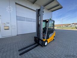 Jungheinrich EFG320 + Ladegerät 3753--EK