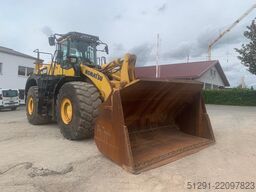 Komatsu WA500-8