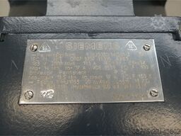 Siemens 1HU3078-0AC01-Z Permanent-Magnet-Motor SN: ED087590701005 mit 1HU1053