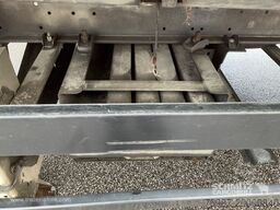 Schmitz Cargobull Curtainsider Standard Staplerhalterung