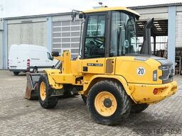 VOLVO L30G, 4+1 Schaufel, Palettengabel, Hydr. S.W.S.