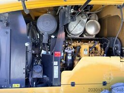 CATERPILLAR 930M Radlader mit Schaufel 2.090 BTH