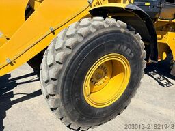 CATERPILLAR 930M Radlader mit Schaufel 2.090 BTH