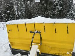 Vama salt/sand spreader. Lightly used!