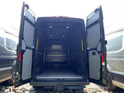 VW Crafter 35 L4H3 AHK RFK oh. Schäden