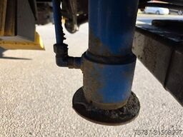 MAN 26.400 TGX mit Baustoffplateau, geteilte Rampen