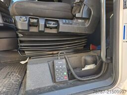 MAN 26.400 TGX mit Baustoffplateau, geteilte Rampen