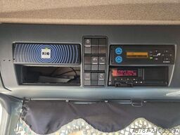 MAN 26.400 TGX mit Baustoffplateau, geteilte Rampen