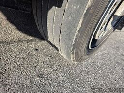 MAN 26.400 TGX mit Baustoffplateau, geteilte Rampen