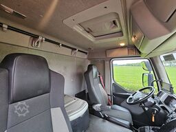 RENAULT D 240 11.9T AIRCO TAILLIFT