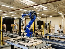 NC-R ADVANCED ROBOTICS Robot do zbijania stelaży