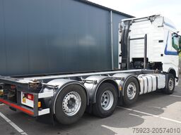 Volvo FH 460 8X2 20 FT CONTAINER TRANSPORT TRUCK