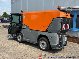 Kärcher Kärcher MC250 3Besen 60Km/h Wasserrecycling Sys.