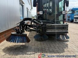 Kärcher Kärcher MC250 3Besen 60Km/h Wasserrecycling Sys.