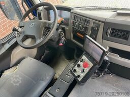 Volvo FE 340 6x2 mit Palfinger Kran