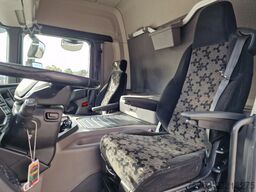 Scania P280 4x2 - Box with sidedoors - Loadlift - Full...