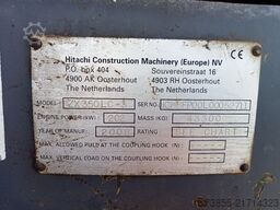 Hitachi ZX350LC-3 with standard earth boom and long-front boom