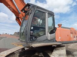 Hitachi ZX350LC-3 with standard earth boom and long-front boom