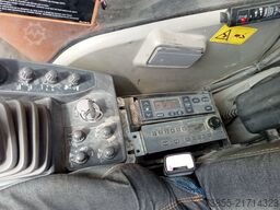 Hitachi ZX350LC-3 with standard earth boom and long-front boom