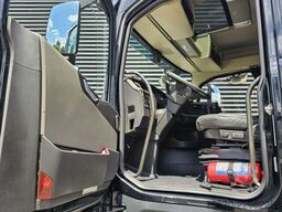 Volvo FH540 8X4 / 8X2 / HMF 28TM KRAN / CRANE / OPRIJ...