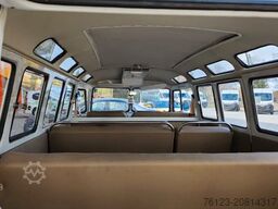 VOLKSWAGEN T 1 Samba mit Safarifenster