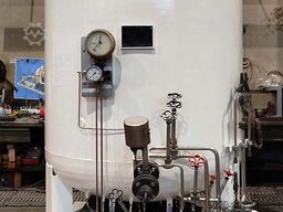 Gas tank on pallet for oxygen, argon nitrogen, carbon dioxide, CO2, LNG