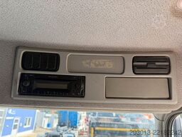 MERCEDES-BENZ AXOR 1829 Kehrmaschine BUCHER