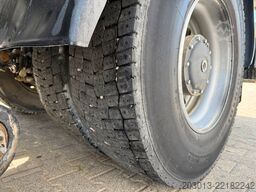 MERCEDES-BENZ AXOR 1829 Kehrmaschine BUCHER