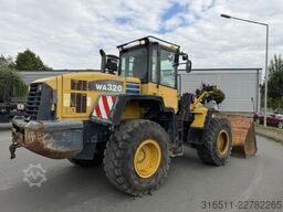 Komatsu WA320-5