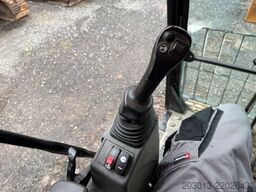 CATERPILLAR 320 Kettenbagger 22,1 Ton *8.100 H