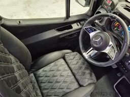 MERCEDES-BENZ 519  Allrad 4 x 4 Lagerfahrzeug Stock 20 Sitzer