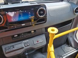 MERCEDES-BENZ Heckniederflur Sprinter 517 / 4 er Bestuhlung