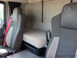 Renault D240 4X2 Bak met deuren 9 Klep 2.000 kg. Black ...