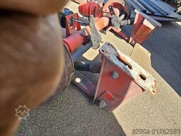 SMB TRAILER AXLE SINGLE TIRES.