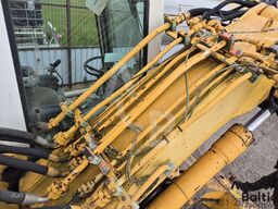 Liebherr A 902 Litronic