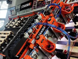 Pallets CNC nailing machines + robot 