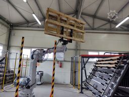 Pallets CNC nailing machines + robot 
