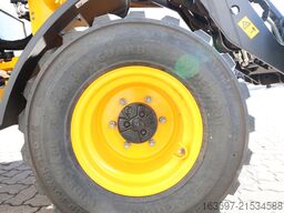 JCB 403 PLUS