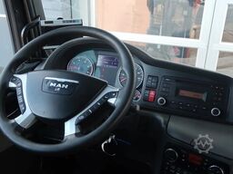MAN TGX 35.480 8X4-4BL/ MANUAL/ 26T HOOK/ HYVA LIFT/