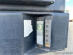 Broshuis 3ABSD Lowloader 3-axle / GVW: 53.000kg / Neck: ...