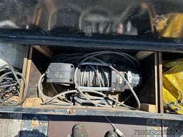 Broshuis 3ABSD Lowloader 3-axle / GVW: 53.000kg / Neck: ...