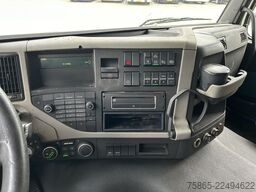 Volvo FM 330 Globetrotter / 742 dkm / VEB+ / Spoilers...
